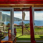 شقة Cozy House With Amazing View And Unique Outdoor!