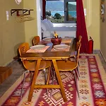 アパート Cozy House With Amazing View And Unique Outdoor! *