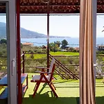Cozy House With Amazing View And Unique Outdoor!