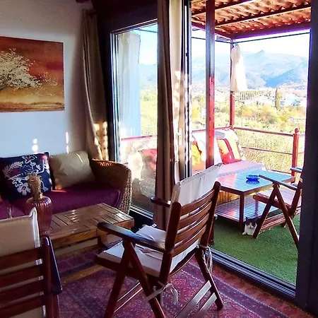 Cozy House With Amazing View!
