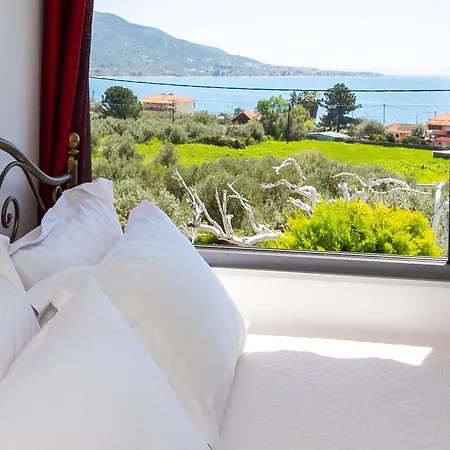 Апартаменты Cozy House With Amazing View And Unique Outdoor! Лутра-Эдипсу